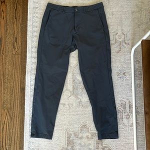 Selling gently worn lululemon pants.